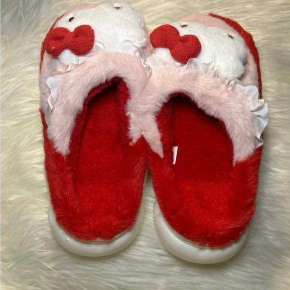 New Hello Kitty Fuzzy Slippers Size Big Kid 3.5 - Picture 3 of 5